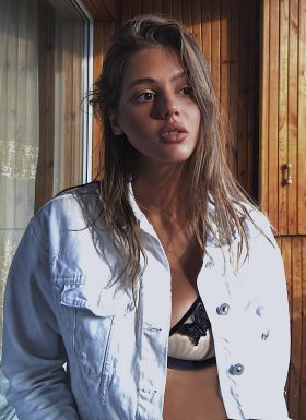 photos collegiennes nues GOLDIE